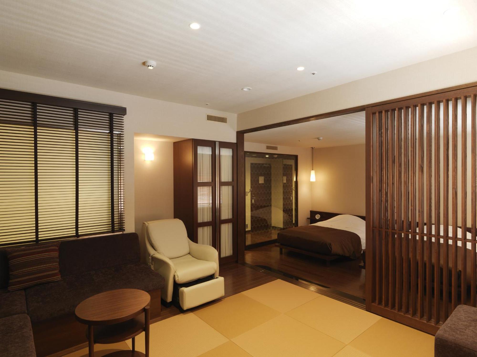 Deluxe Room with Tatami Area - Buffet Breakfast + Buffet Dinner Included - Non-Smoking　