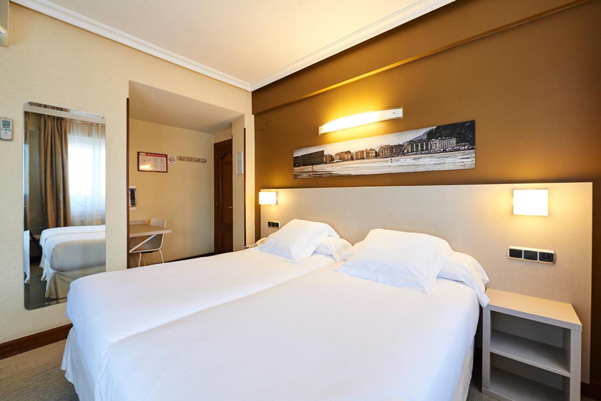 Double or Twin Room with Sea View