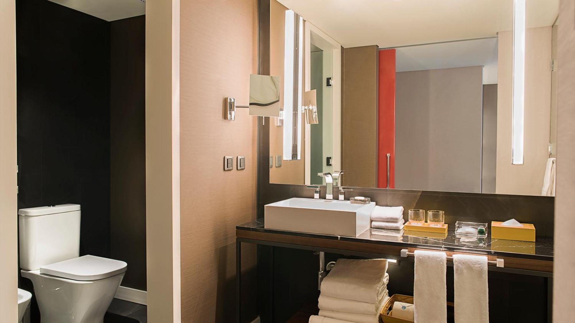 King Room with City View - High Floor