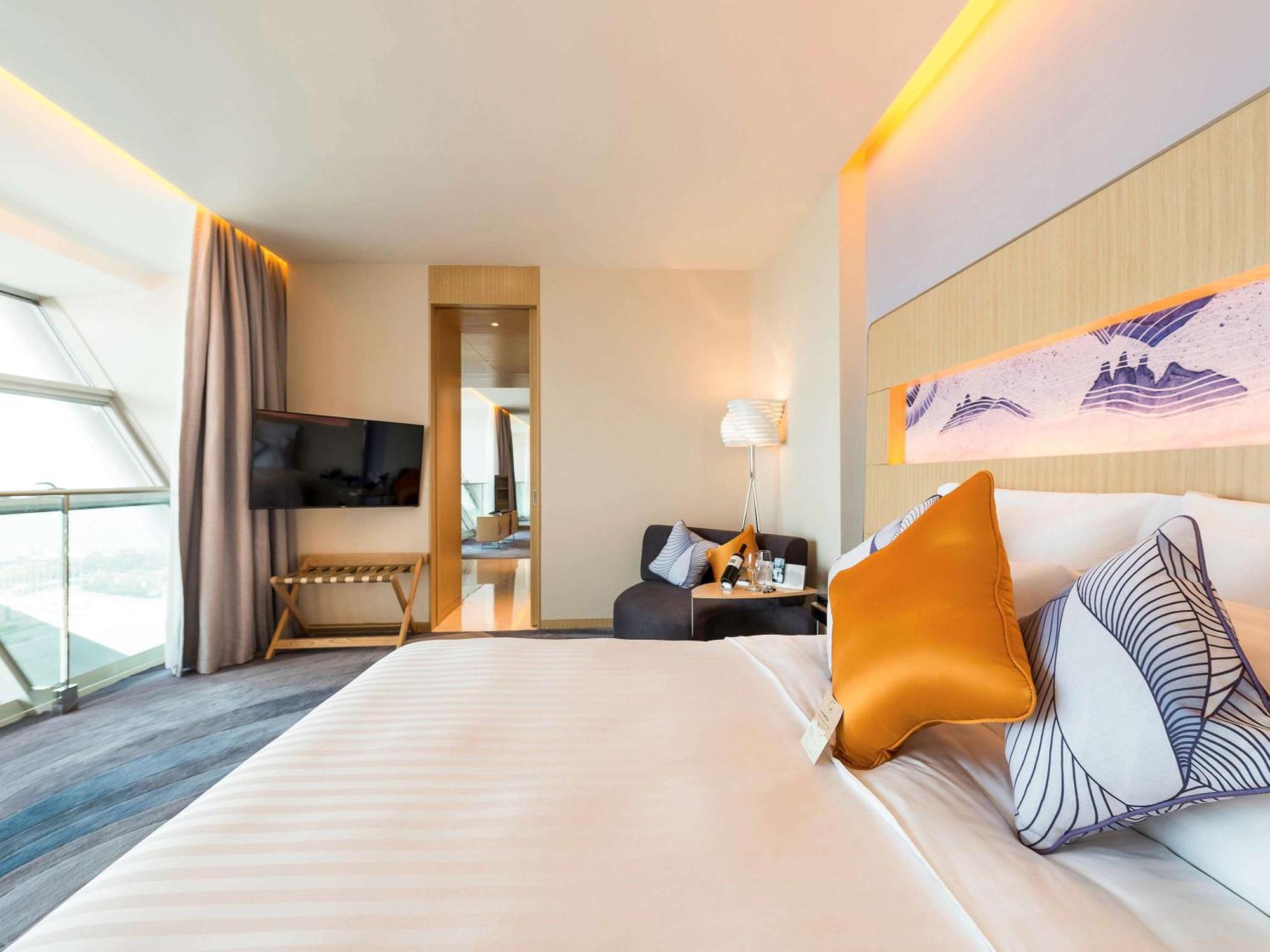 Deluxe King Suite