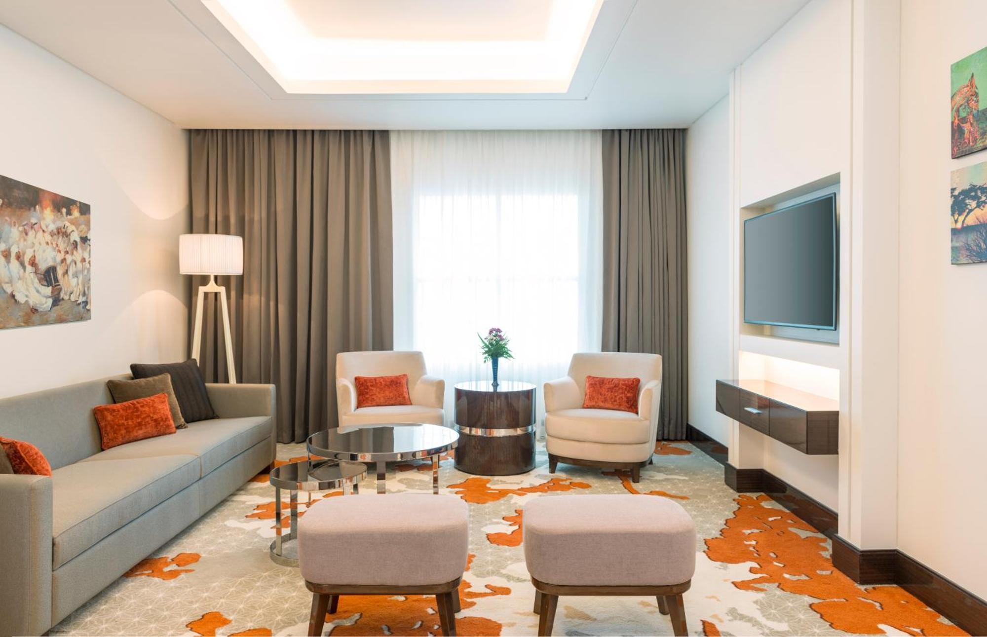 Suite with Lounge Access