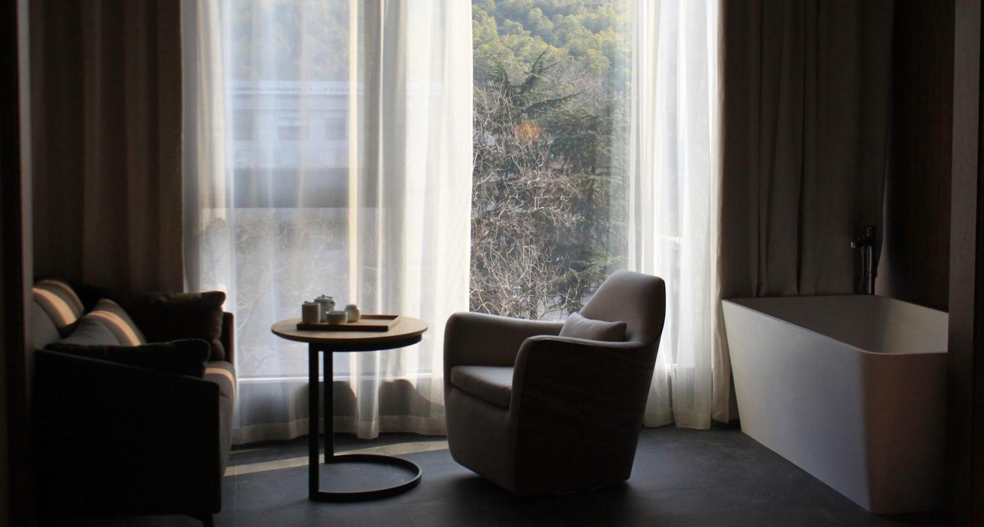 Executive Room with Mountain View-Free MiniBar and Free daily afternoon tea