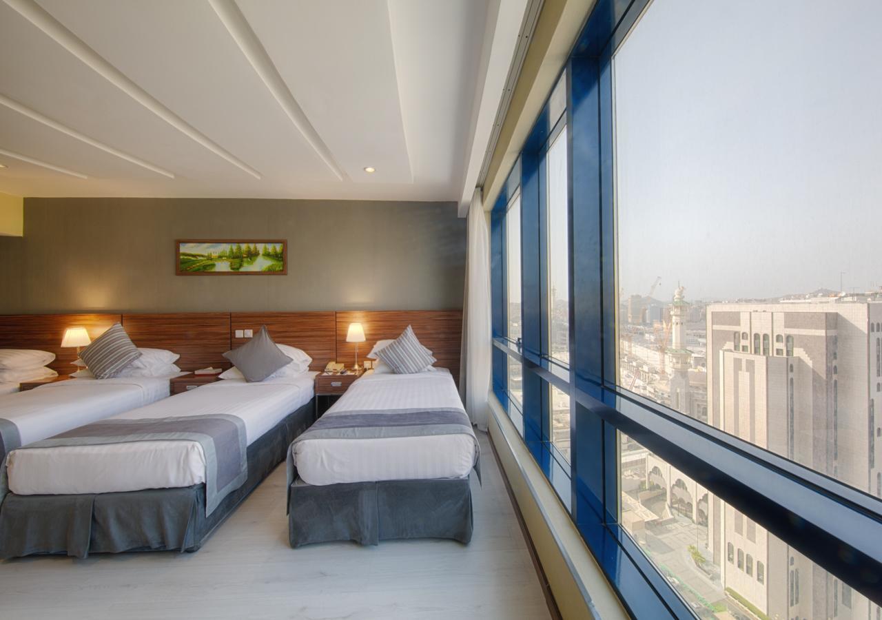 Deluxe Quadruple Room with Side Kaaba View