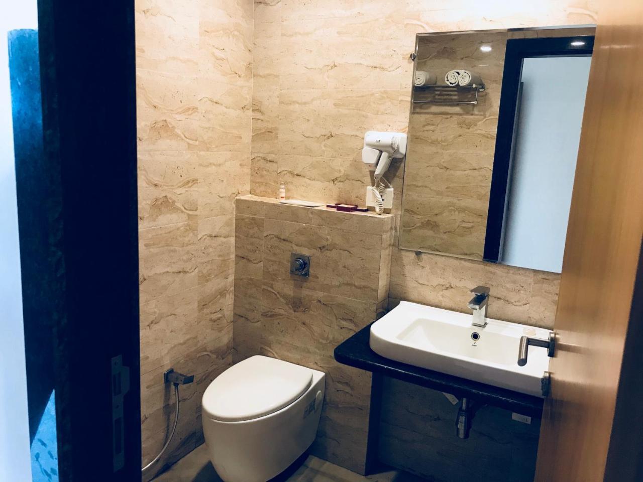 Studio Room - Complimentary Shuttle Pickup and Drop to Sai Baba Temple (Gate 2)