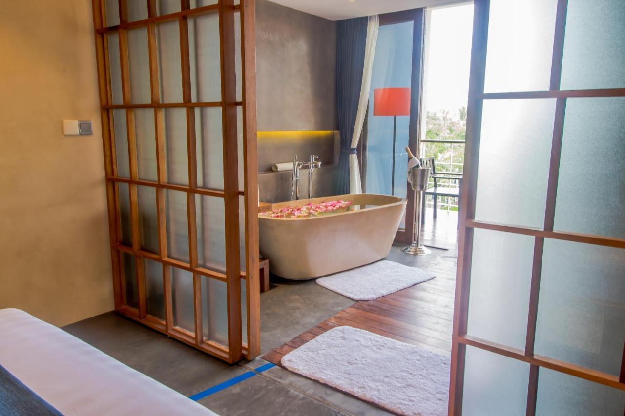 Premier Deluxe Double, Pool View,943597225:JPEG