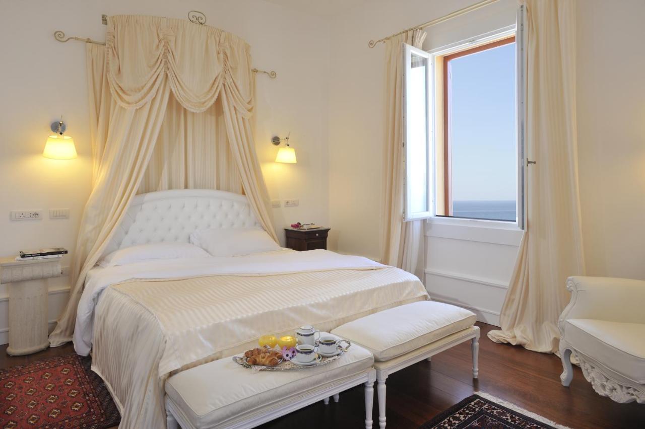 Suite with Sea View and Spa Bath