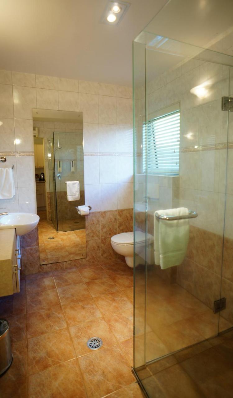One-Bedroom Apartment,691195392:JPEG