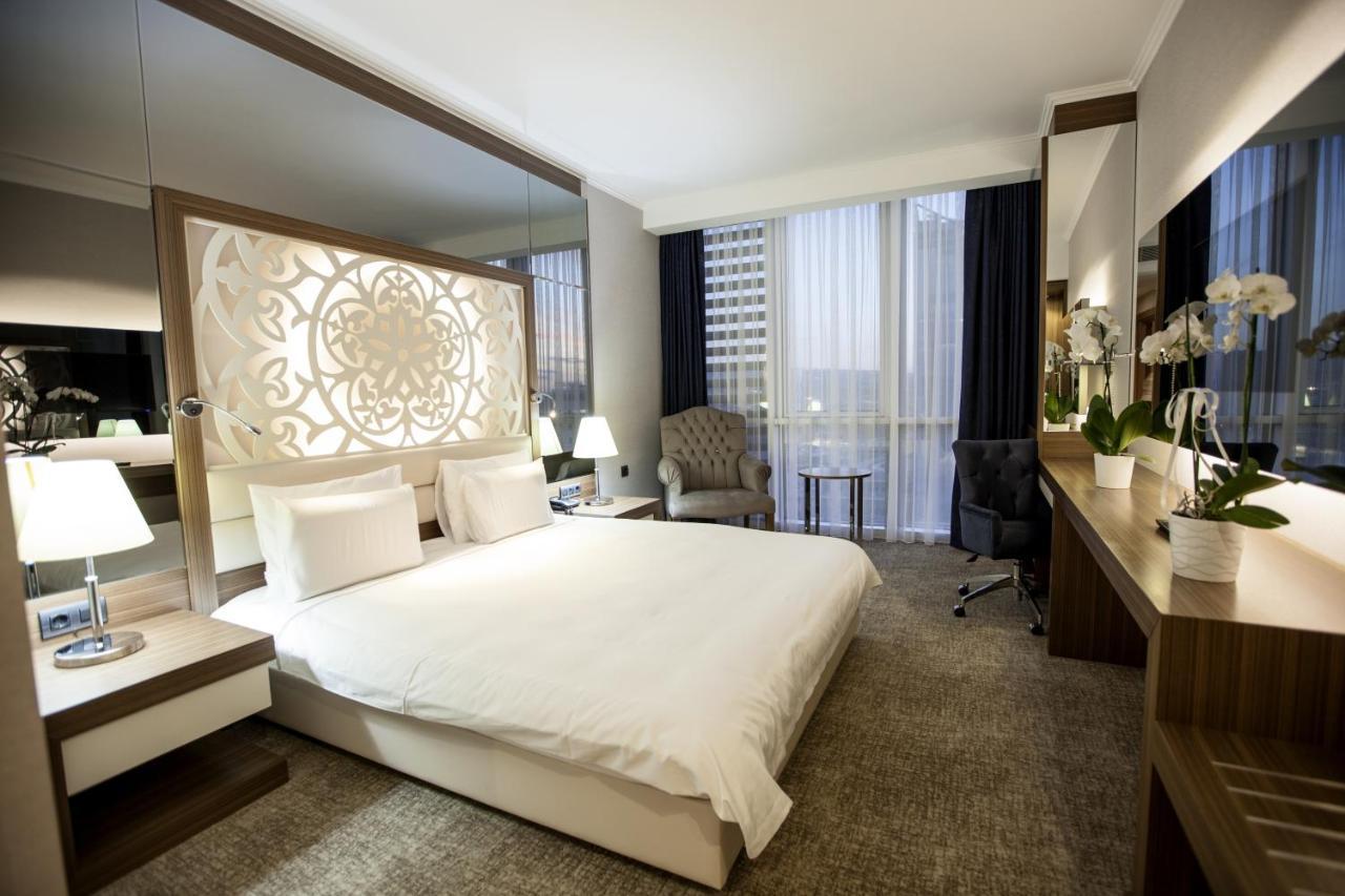 Standard Double Room with City View