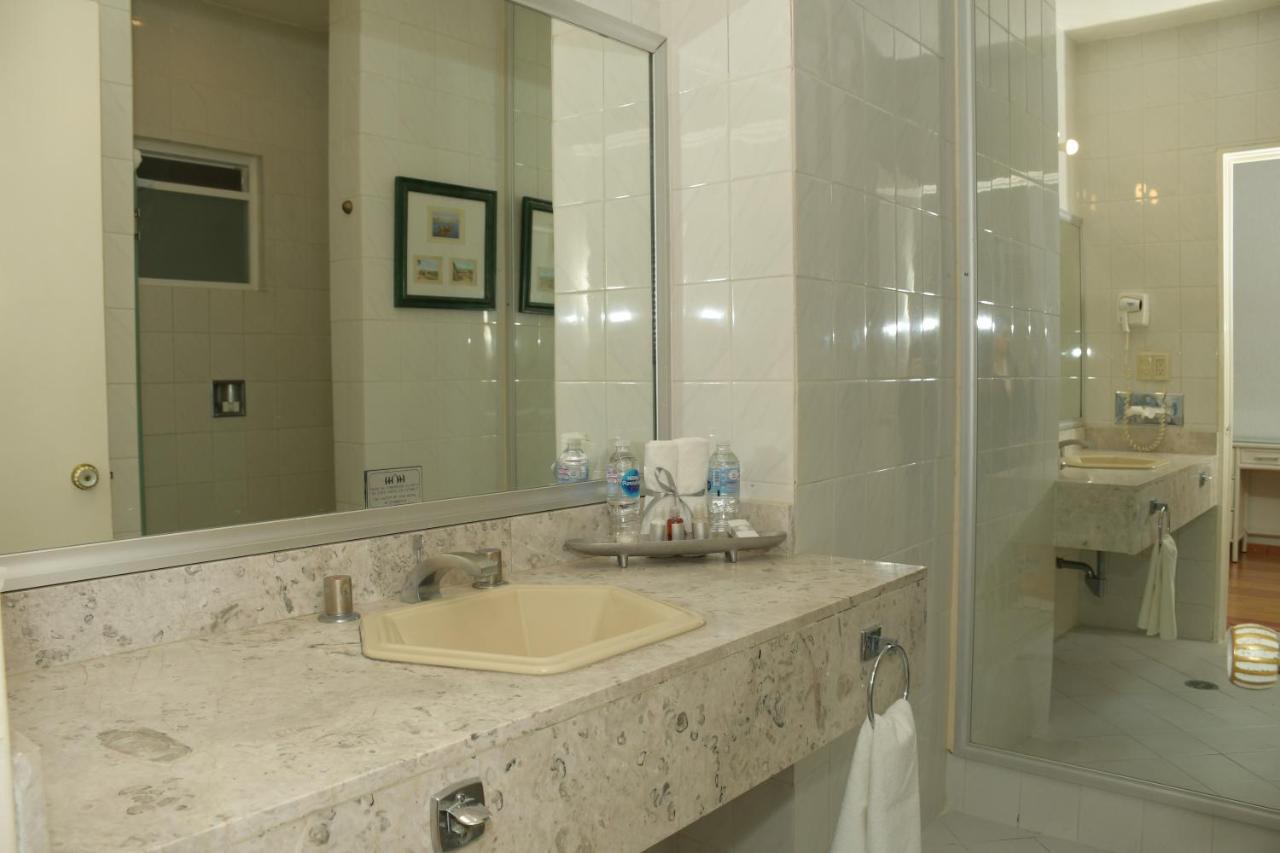 Honeymoon Suite
