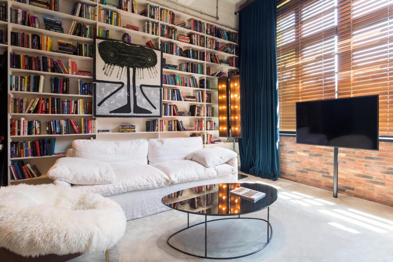 Aviator Room