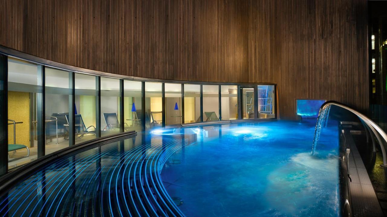 Castle Suite Spa & Lounge access 1 King,1516367935:JPEG