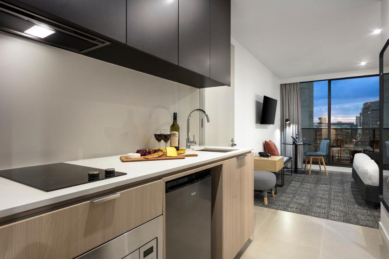 Studio Executive,774524686:JPEG