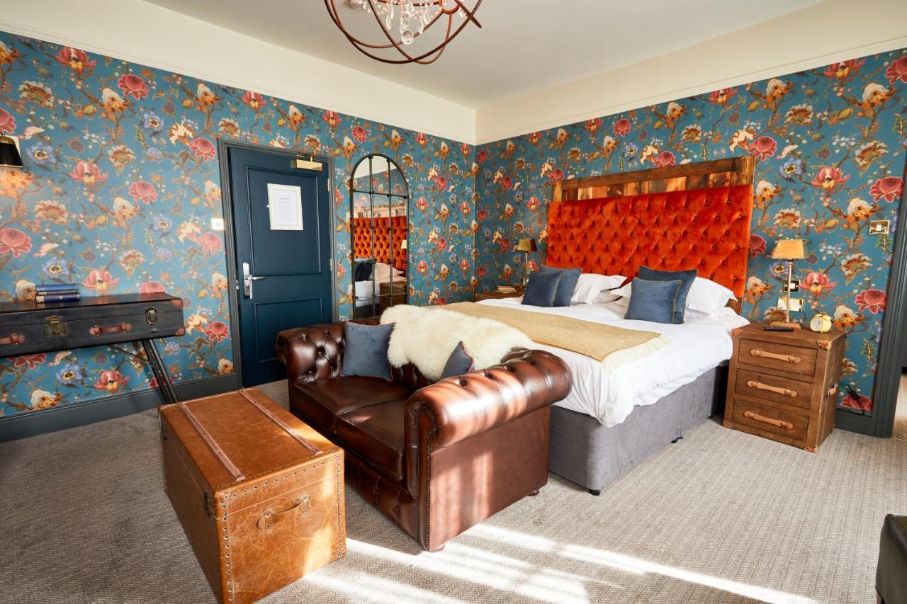 Feature Rooms