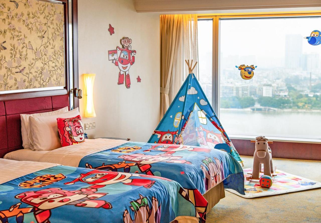 Super Wings-themed River View Room