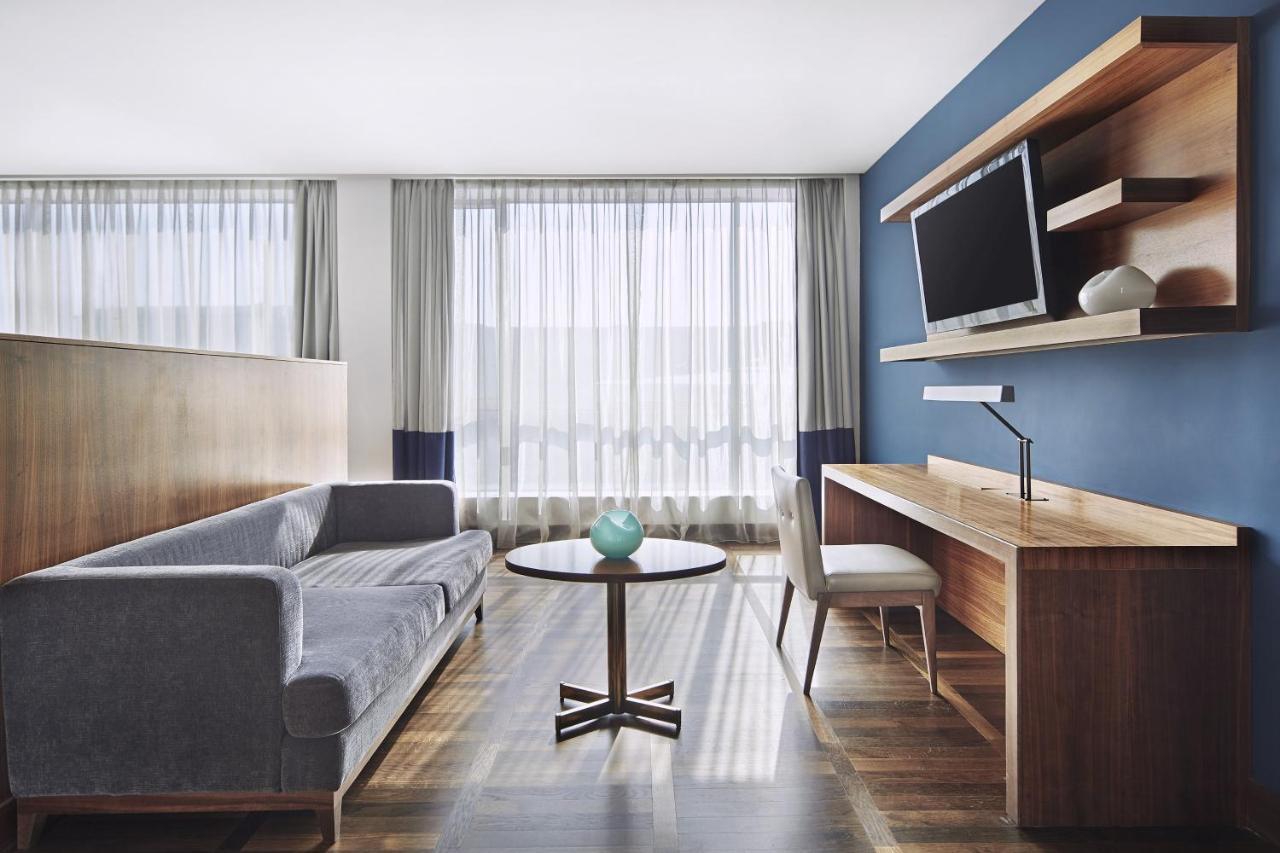 Executive Suite,988197010:JPEG