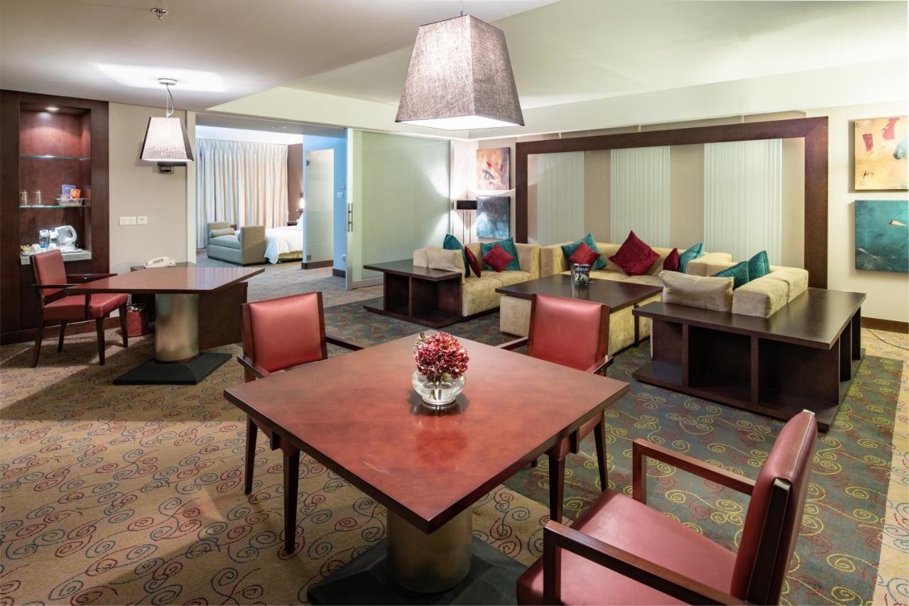 One-Bedroom Suite with Lounge Access