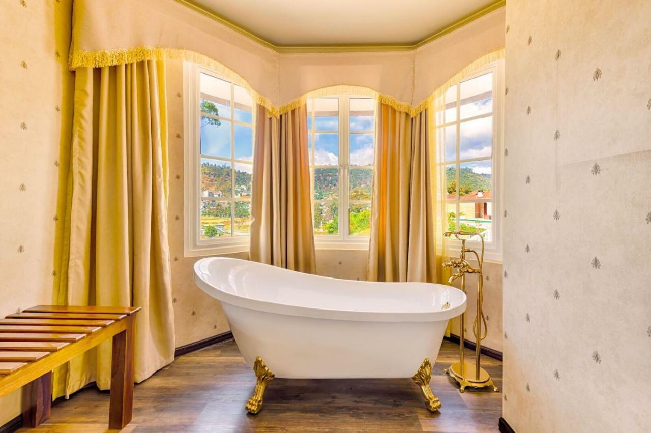 Royal Deluxe Room with Early check-in/late check-out subject to availability + 10% discount on Spa treatments + 10% discount on excursions