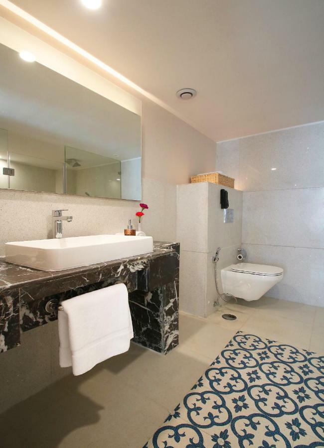 Executive suite with 4 Pints of Beer and 25% discount on FNB & Laundry,Enjoy Happy Hours with 1+1 offer on Alcoholic Beverages, Soft Beverages,  Early Check-In upto 2 hours