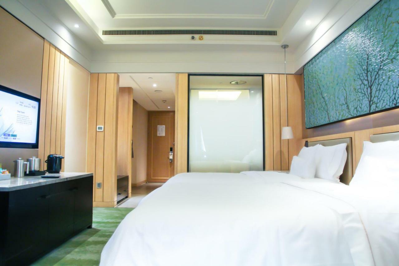 Larger Guest room, 2 Double, City view