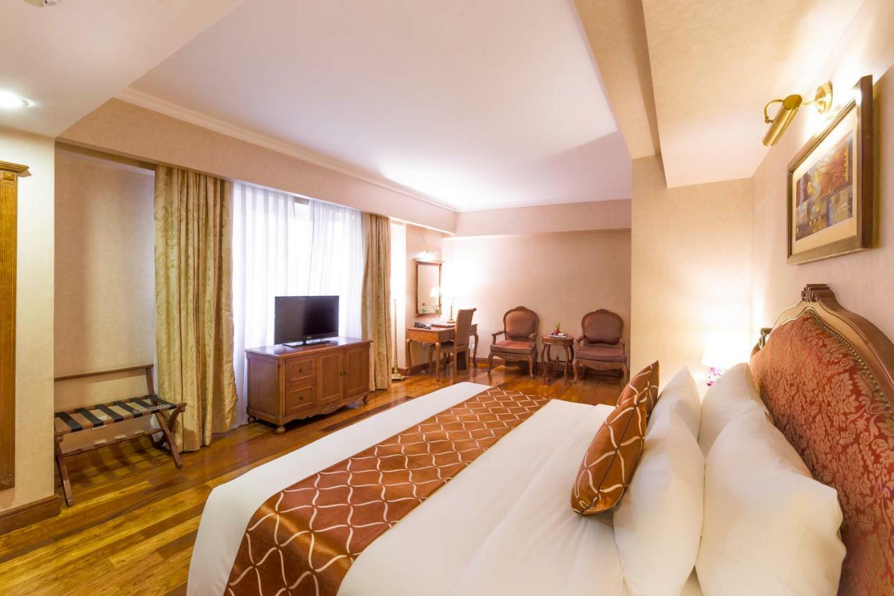 Deluxe King City View or Inner Courtyard View,958040236:JPEG