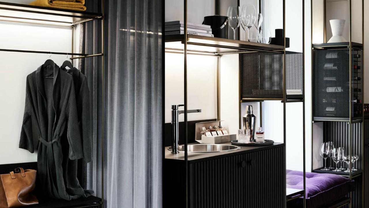 Deluxe Corner Suite