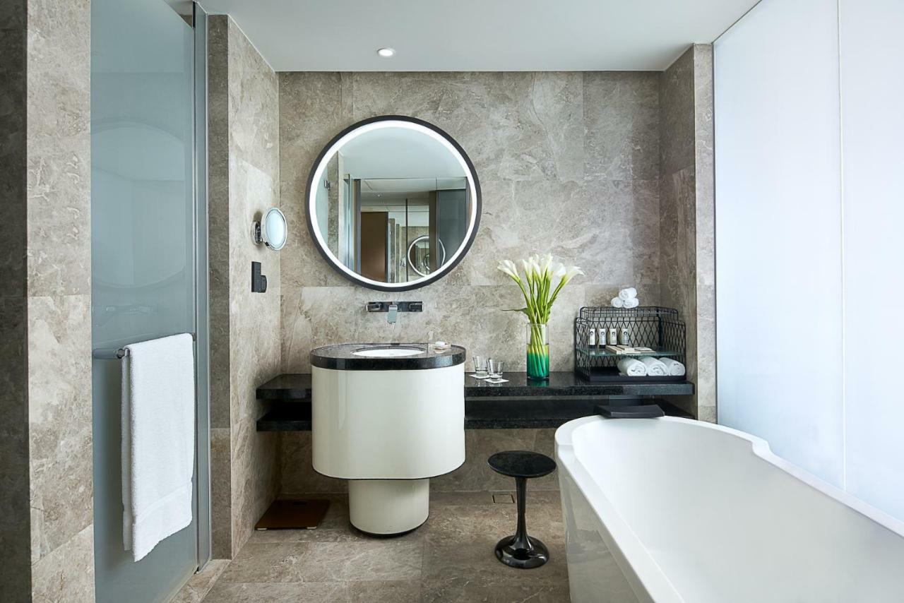 Luxury Twin Room with Club Access inclusive Mini Bar and 20% off F&B at hotel’s in-house restaurants