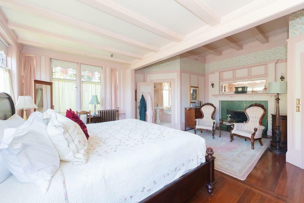 Deluxe King Suite,829223519:JPEG