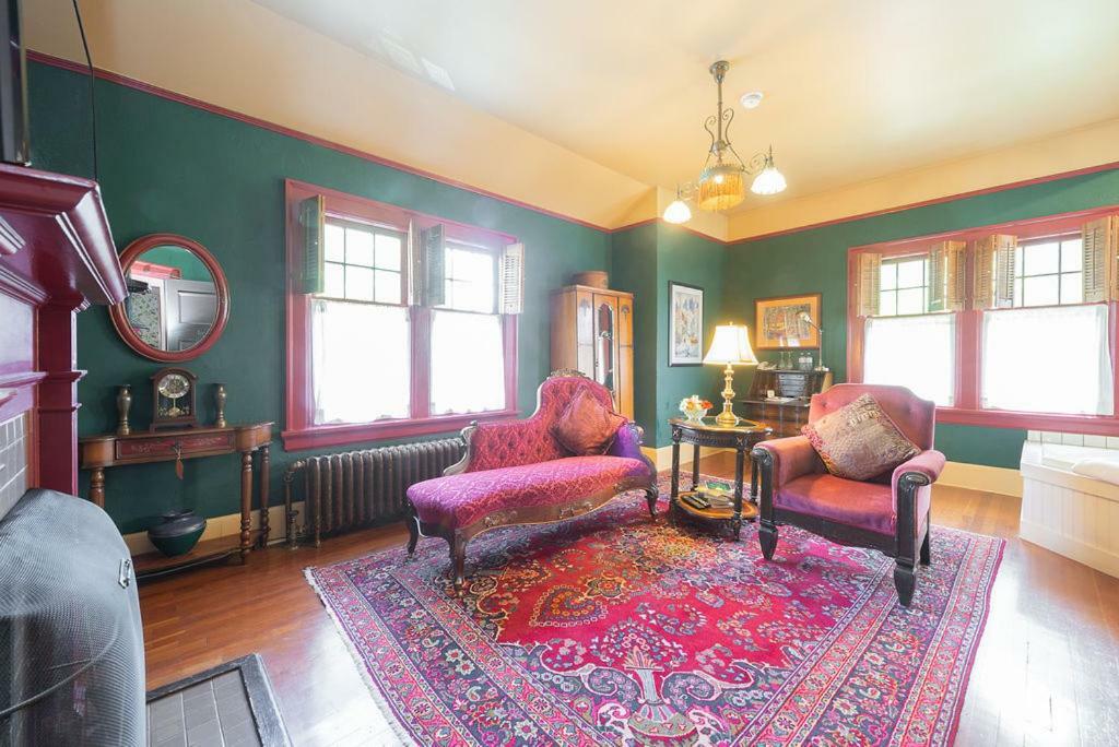 Premium Suite,829224428:JPEG