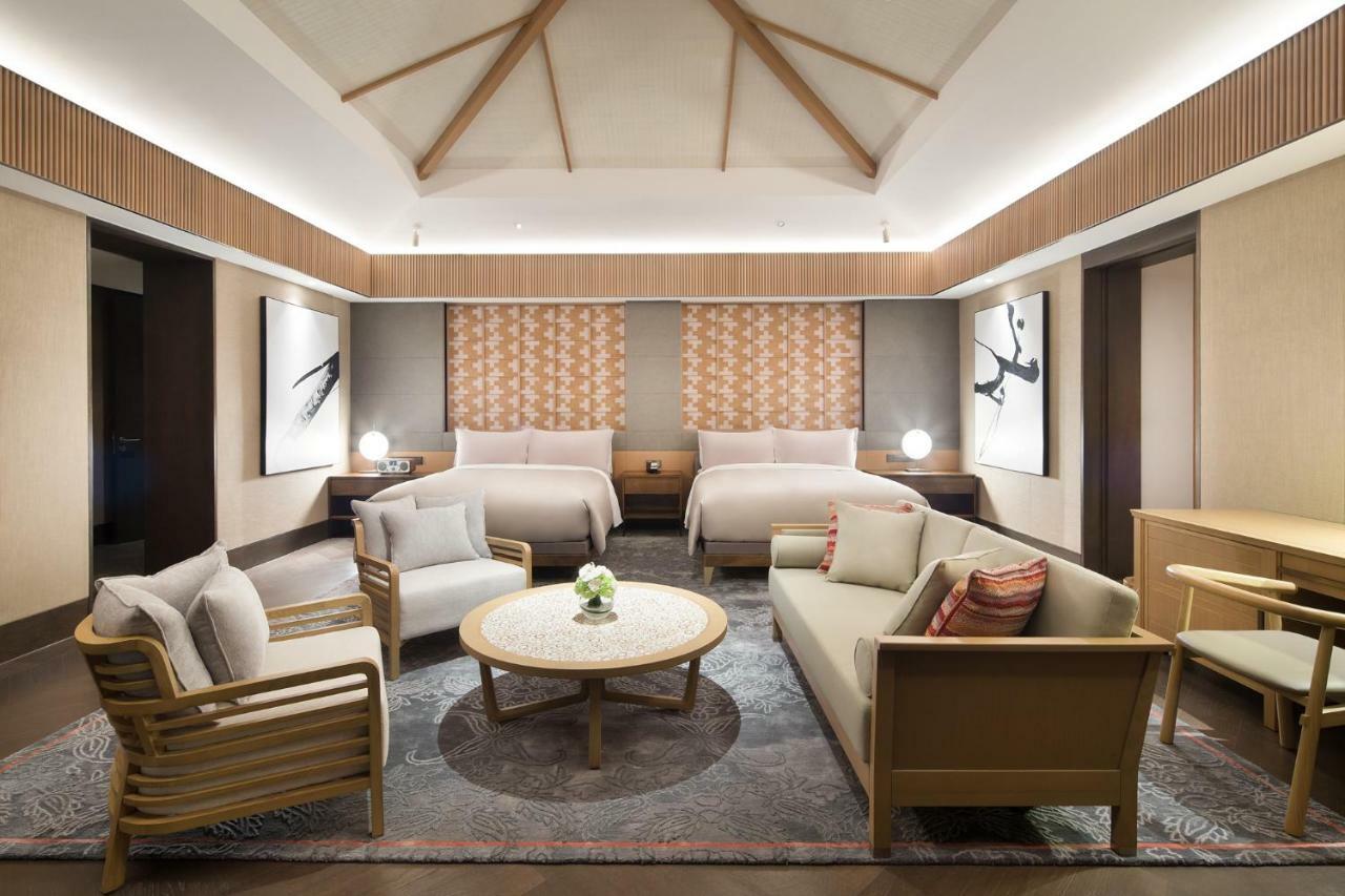 3-Bedroom Oceanfront Pool Villa（Resort credit of RMB 1000 per day + 24 hours culturist service)