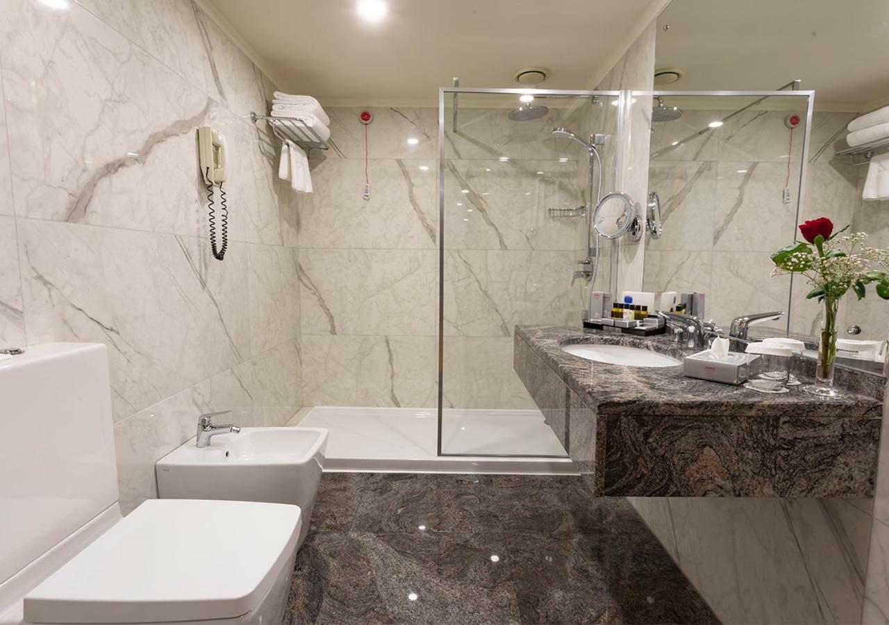 Suite met 1 Queensize Bed en Slaapbank - Gratis Vervoer van en naar de Luchthaven