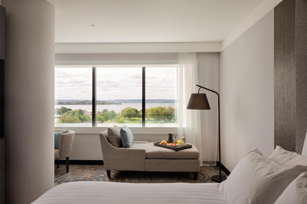Deluxe Executive King Room with Lake View