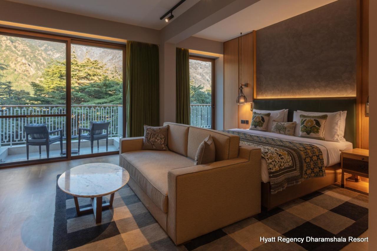 King Room with Balcony - Club Access,976788580:JPEG