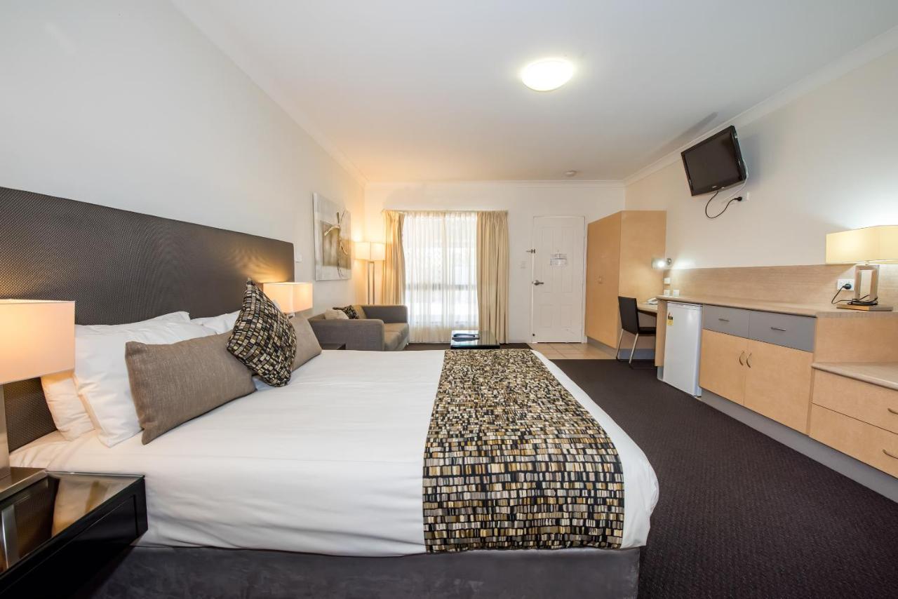 Queen Room with Spa Bath