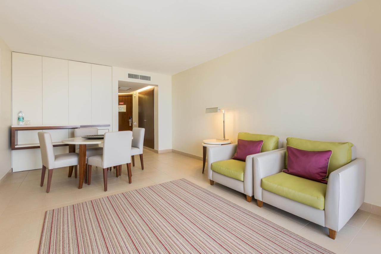 One-Bedroom Suite with Sea View