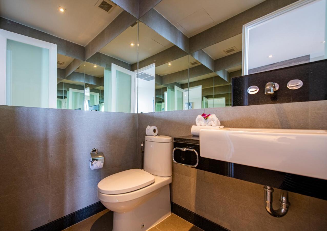 Executive Pool Penthouse with Sea View