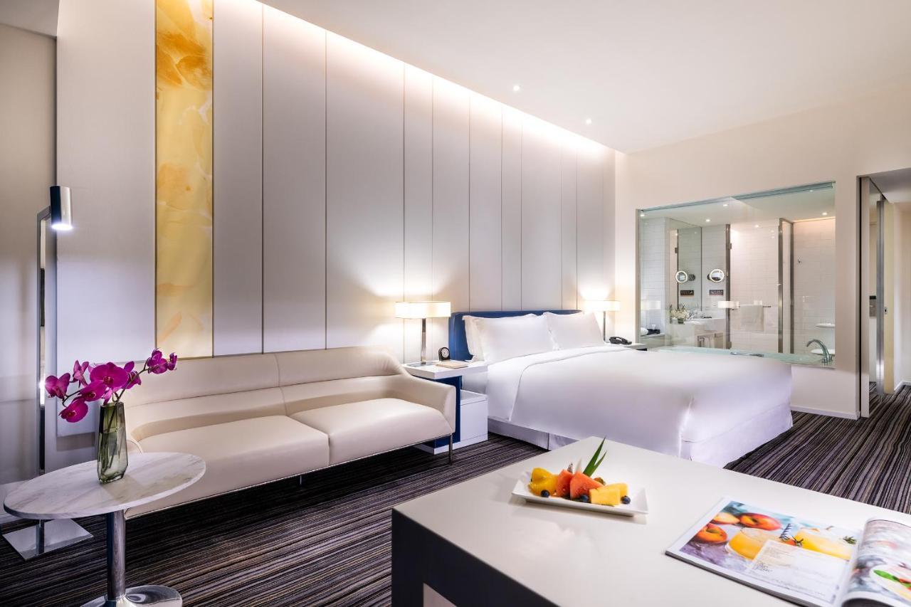 Deluxe Executive King Room with Lounge Access