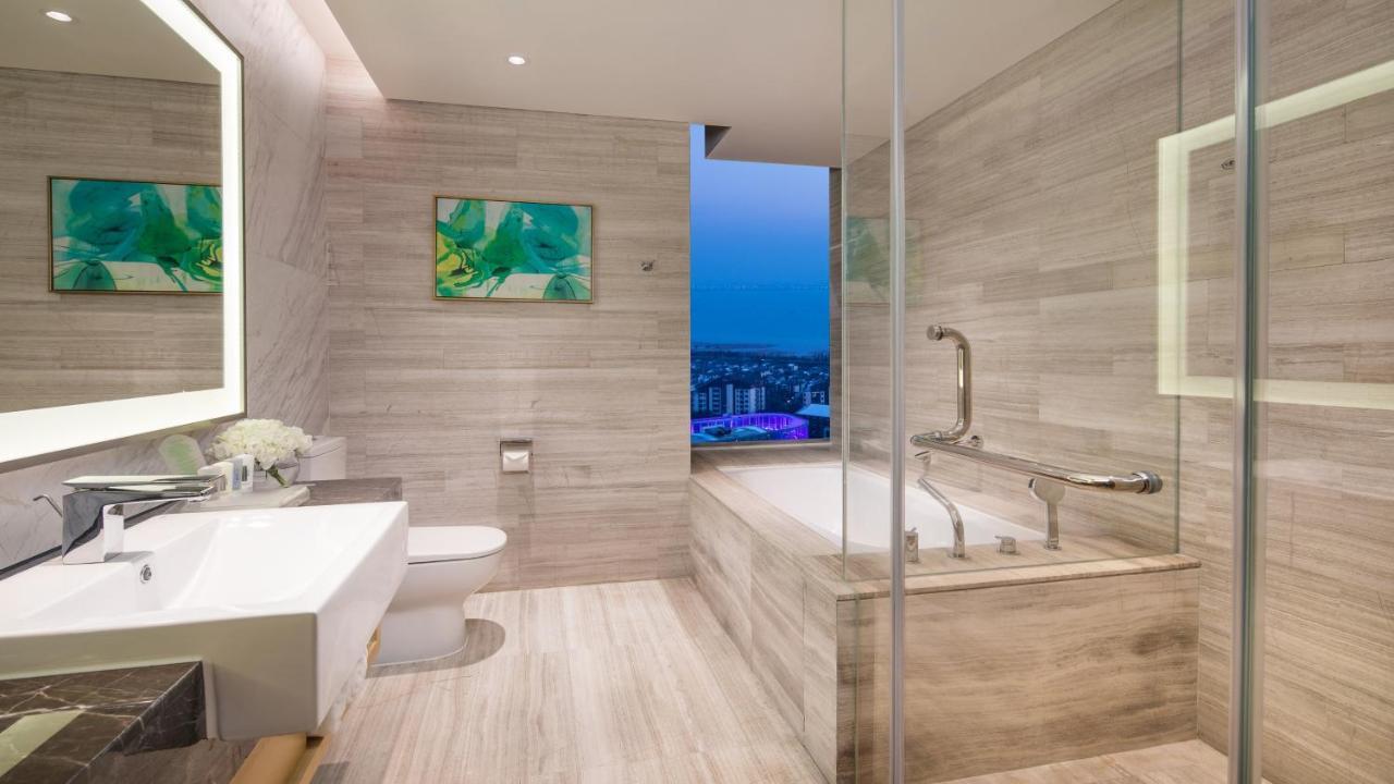 Premium King Room with Lake View