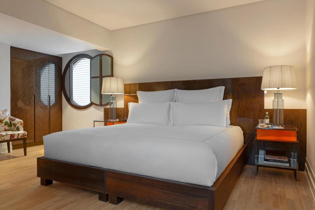 Signature Suite