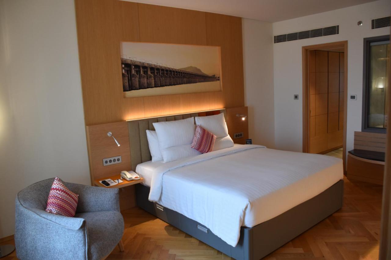Executive Suite - Queen Bed