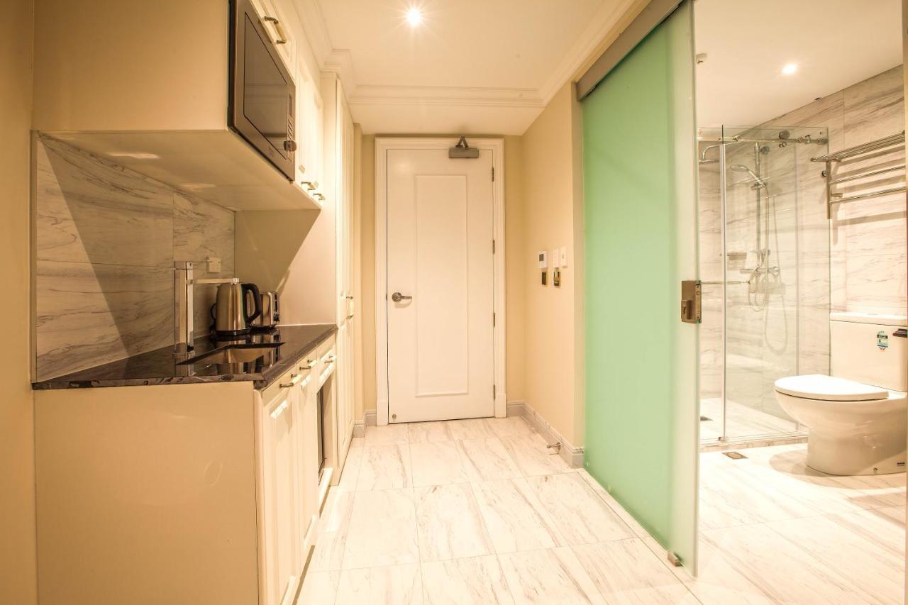 Executive Suite,1015637809:JPEG