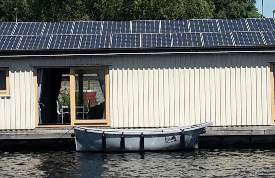 B&Boathouse Amsterdam With Bikes And Motorboat-1