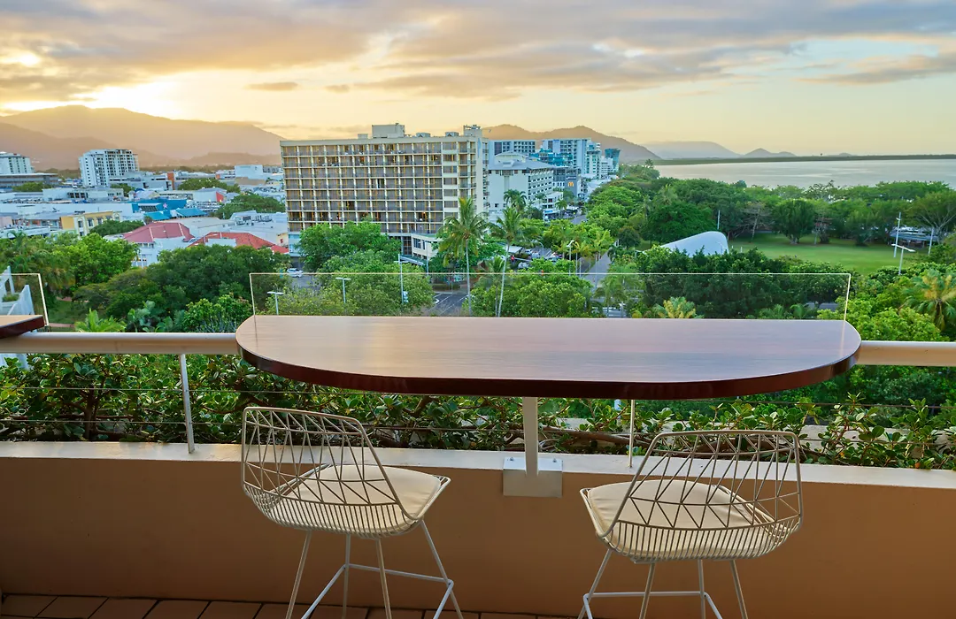 Hilton Cairns-1