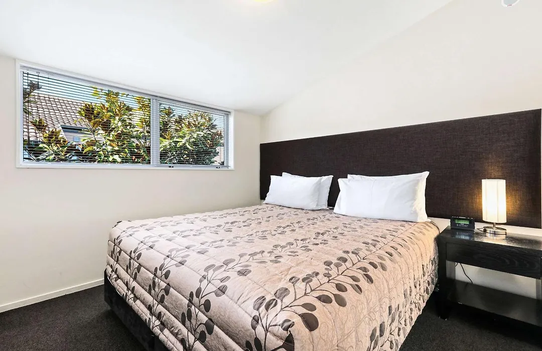 Quality Suites Amore-1