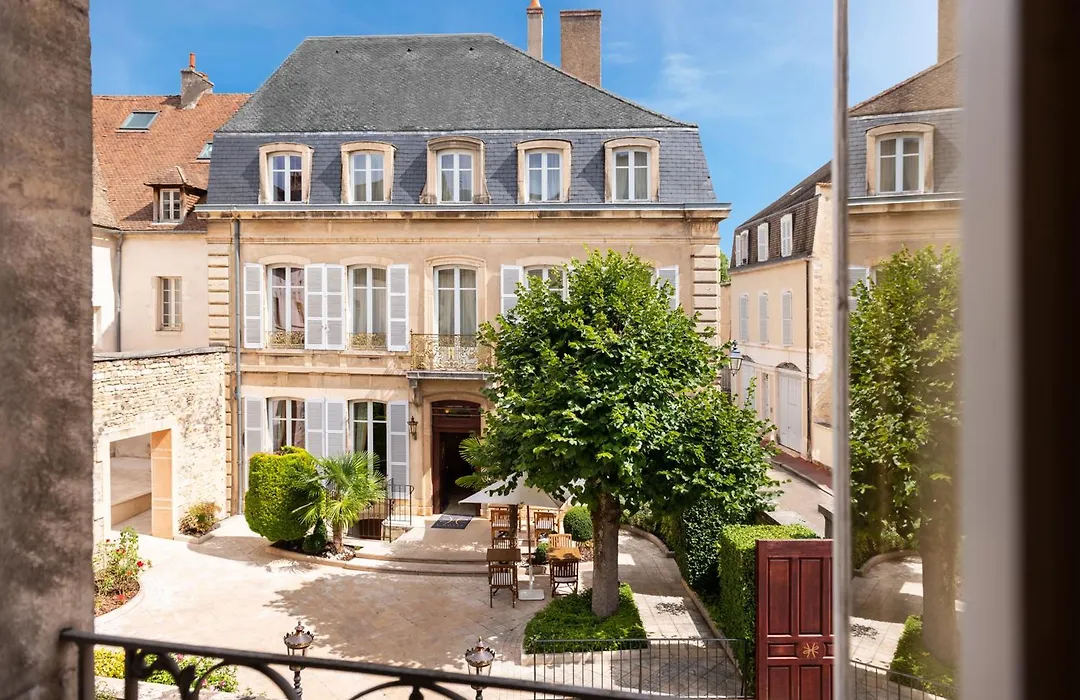 L'Hotel-1