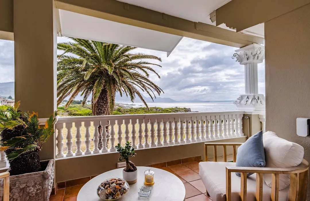 Grand Lux Boutique Manor-1