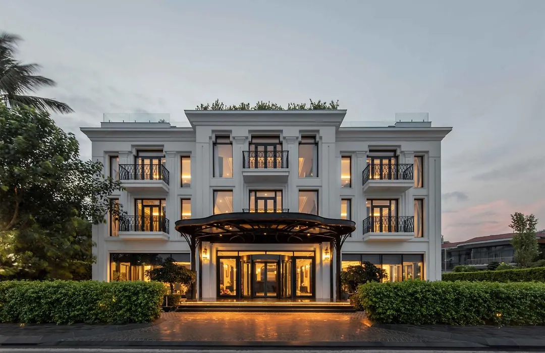 Elegant Mansion 88-1