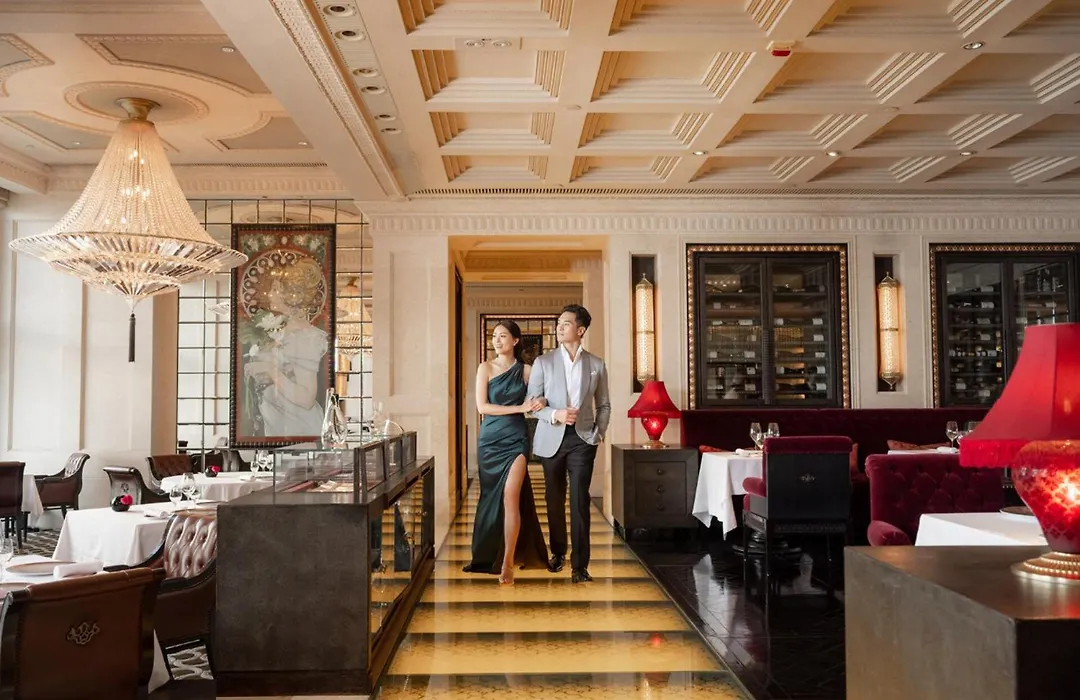 Four Seasons Hotel Hong Kong-1