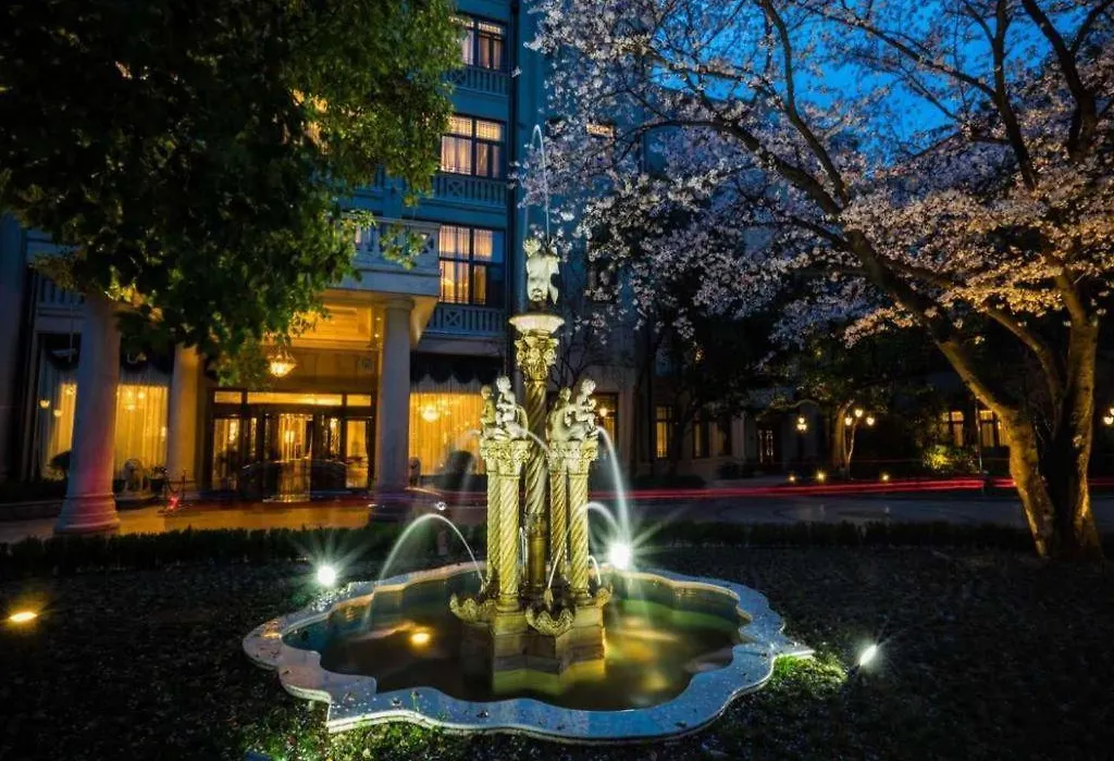 Donghu Hotel-1