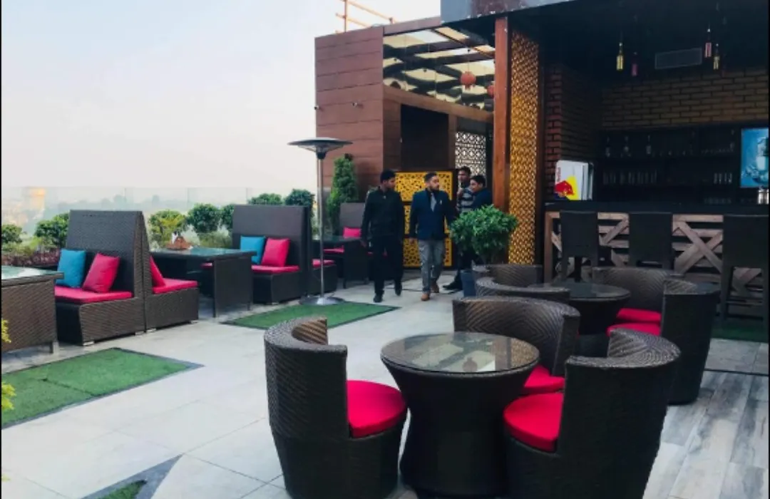 Hotel Jb Skyhilton Inn, Alambagh-1