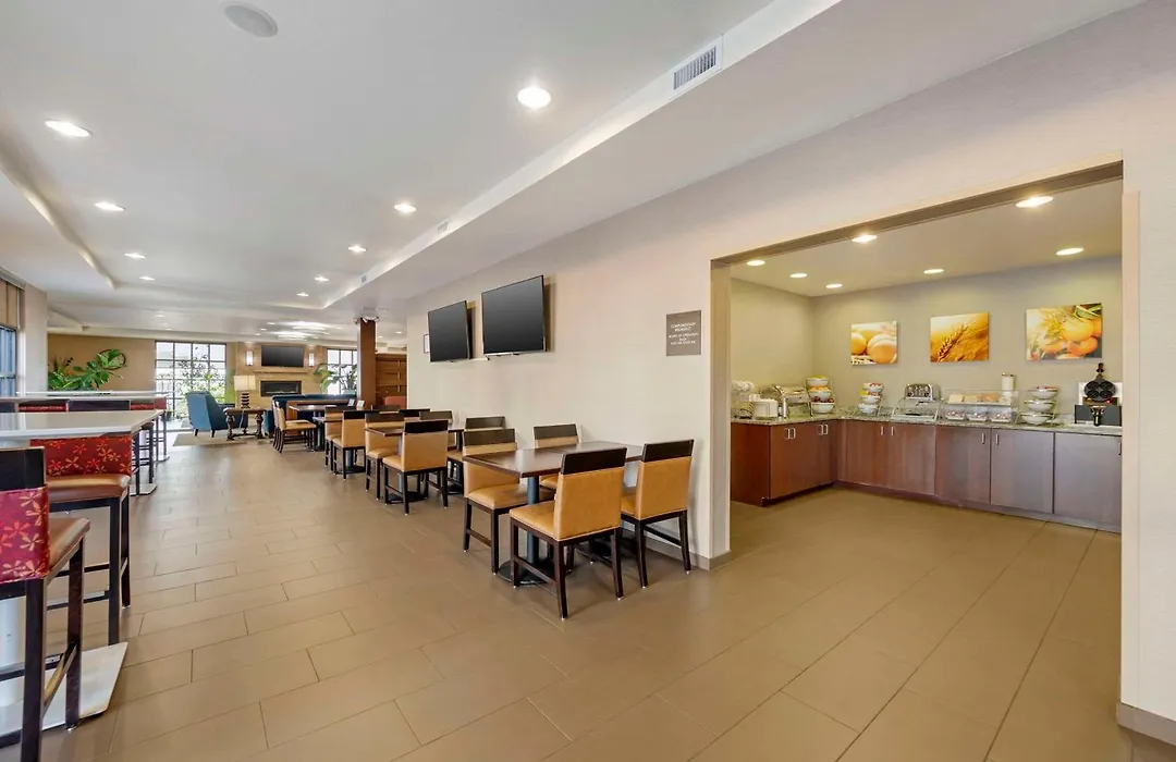 Comfort Inn & Suites-1